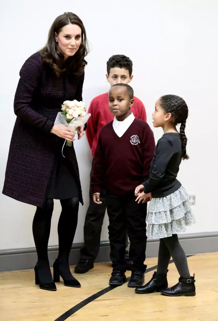 Kate Middleton alături de câţiva copii