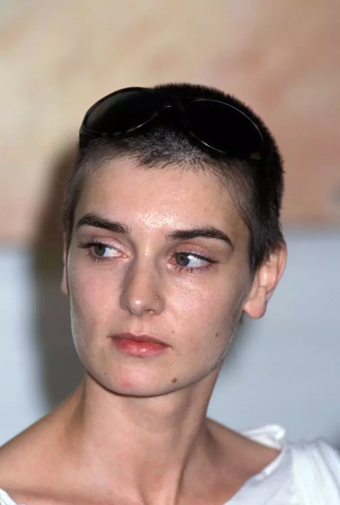 Sinead O'Connor s-a convertit la Islam.