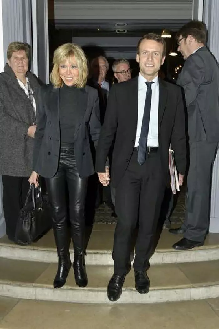 Brigitte Macron, extrem de sexy în pantaloni de piele.