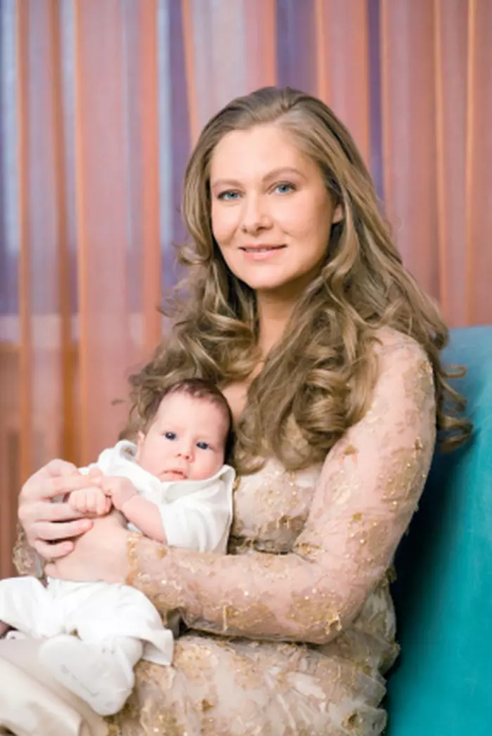 6Romanita Iovan si fiul ei