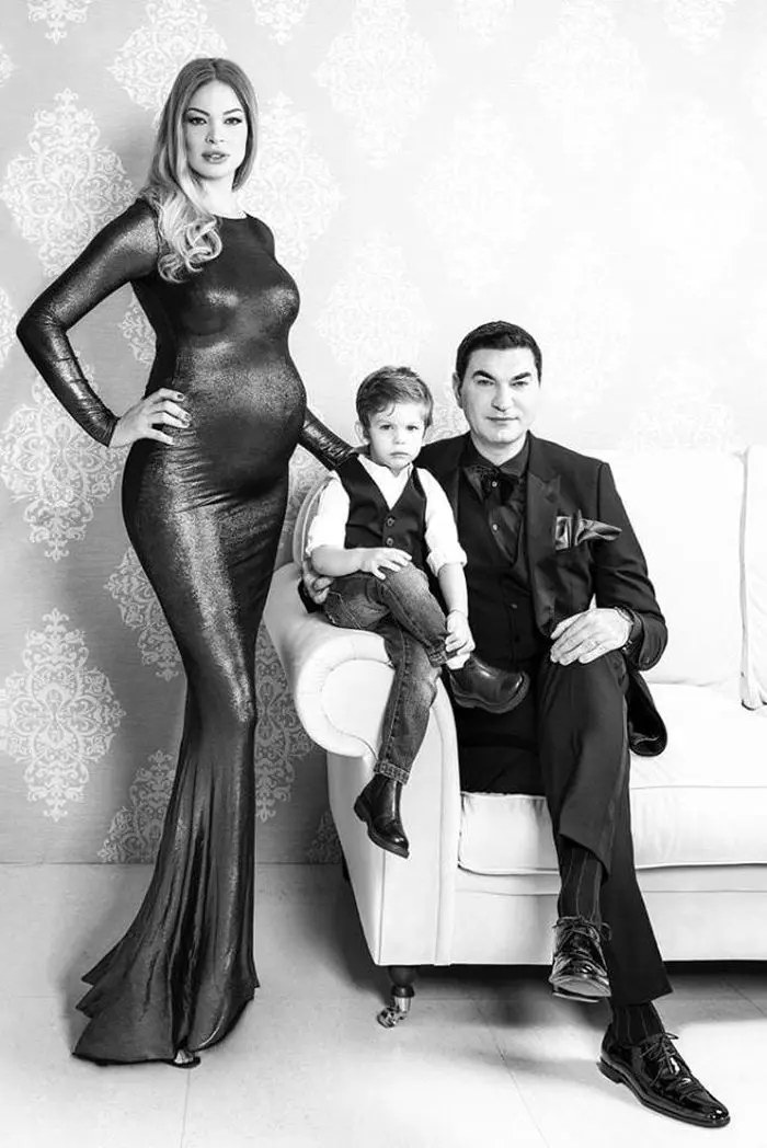Valentina Pelinel și Cristi Borcea, alături de fiul lor, Milan