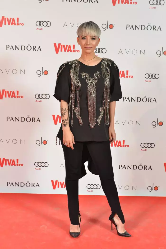 Giulia (outfit Loulou the Brand)