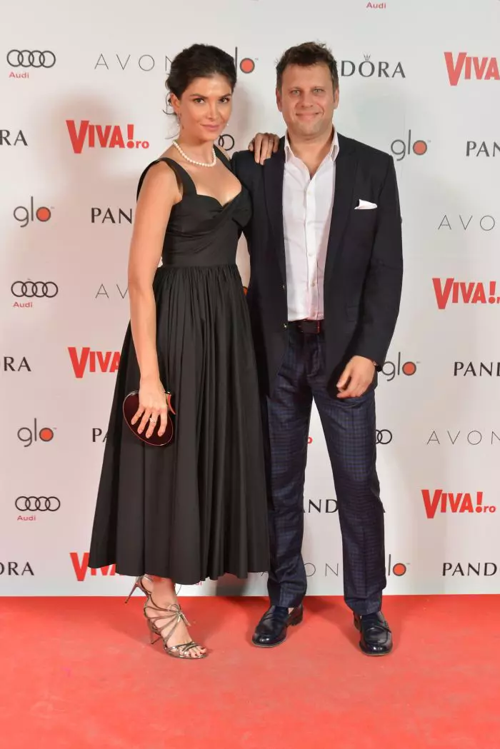 Alina Pușcaș - rochie Lin Apparel) și Mihai Stoenescu