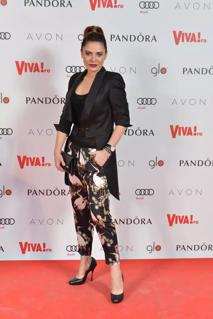 Adina Buzatu - Trends by Adina Buzatu