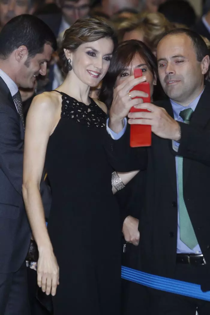 Regina Letizia a Spaniei, înainte de un concert.