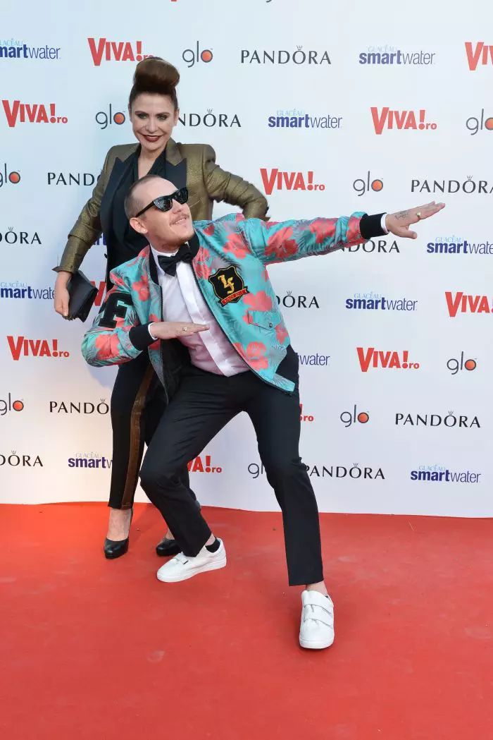 Adina Buzatu si Whats up