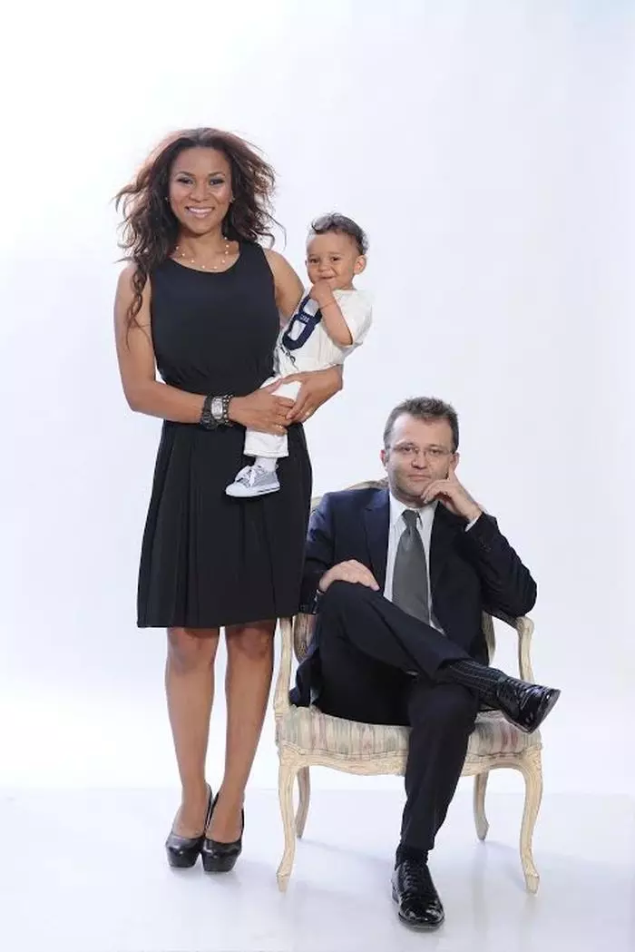 Nadine, alături de soțul ei și fiul lor, Noah