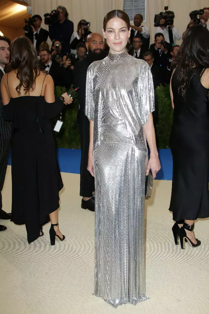 Michelle Monaghan, într-un Paco Rabanne din lame metalic.