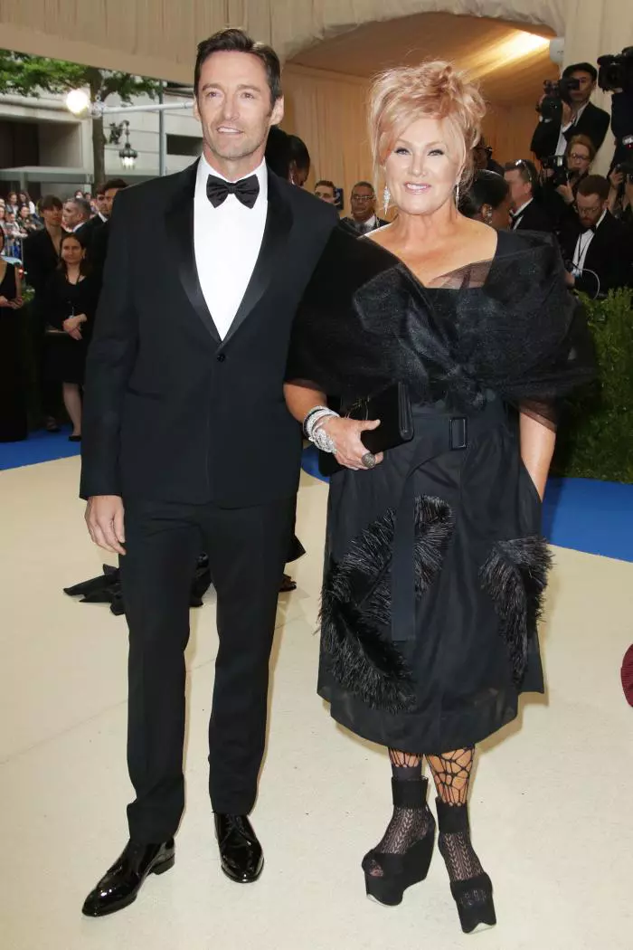 Hugh Grant si Deborah Lee