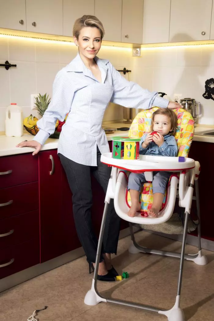 Giulia și Eduard, fiul ei și al lui Vlad Huidu