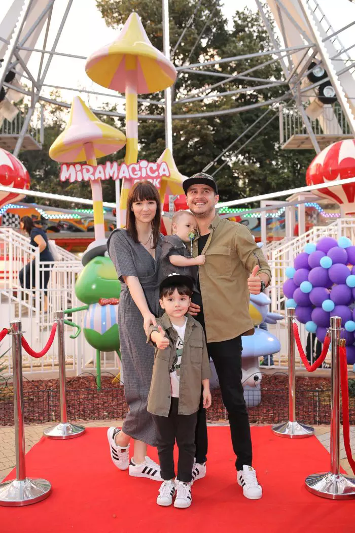 Șerban Copoț împreună cu soția și cei doi copii