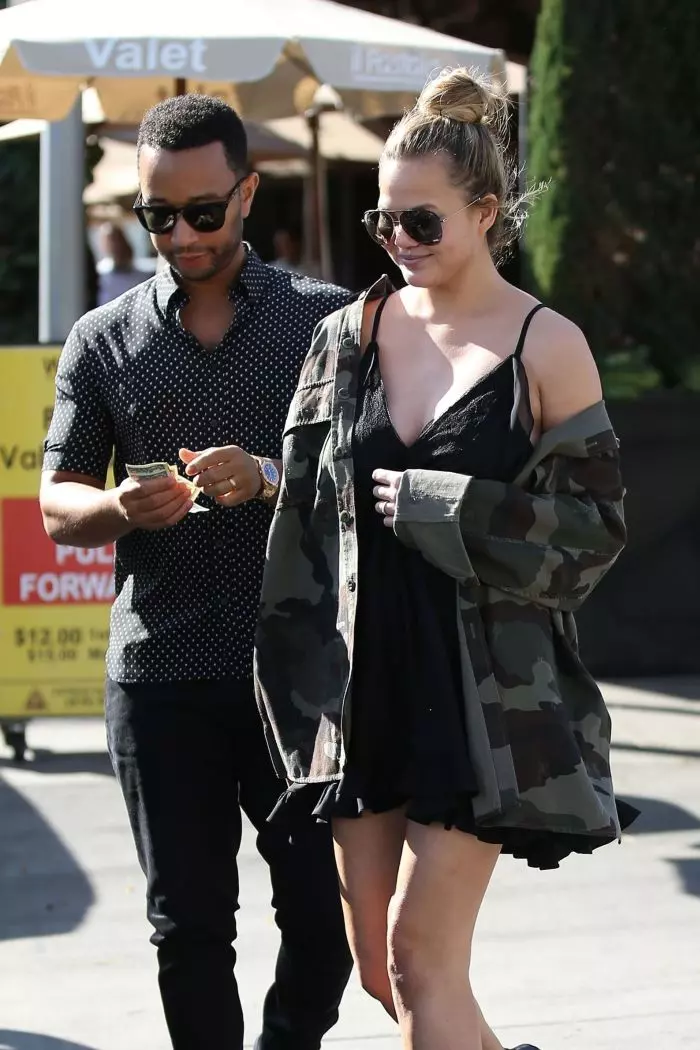 Chrissy Teigen a apărut în public pentru prima oară de când a anunţat cea de a doua sarcină