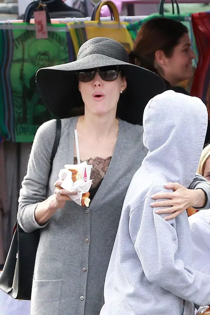 Angelina Jolie şi copiii săi