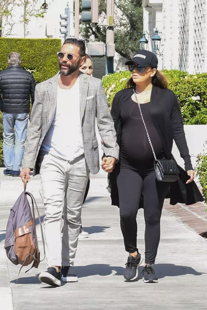 Eva Longoria naşte în curând