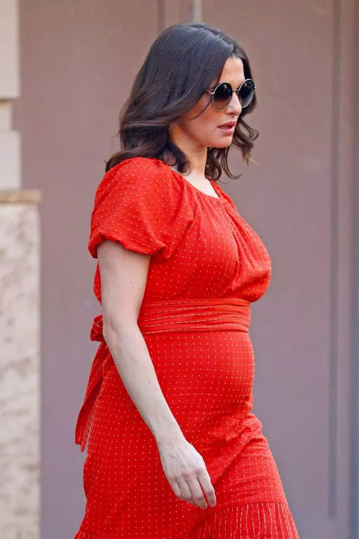 Viitoarea mamă Rachel Weisz