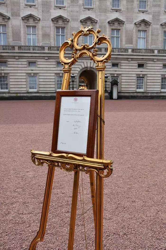 Anunţul naşterii celui de-al treilea bebeluş regal