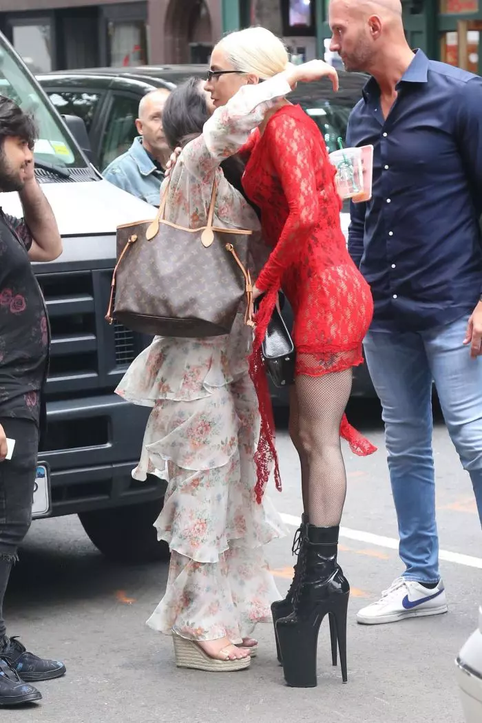 Lady Gaga, apariţie extravagantă în New York