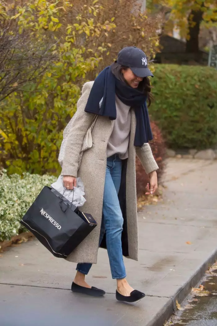 Meghan, pe vremea când juca în serialul "Suits" și căra... sacoșe.