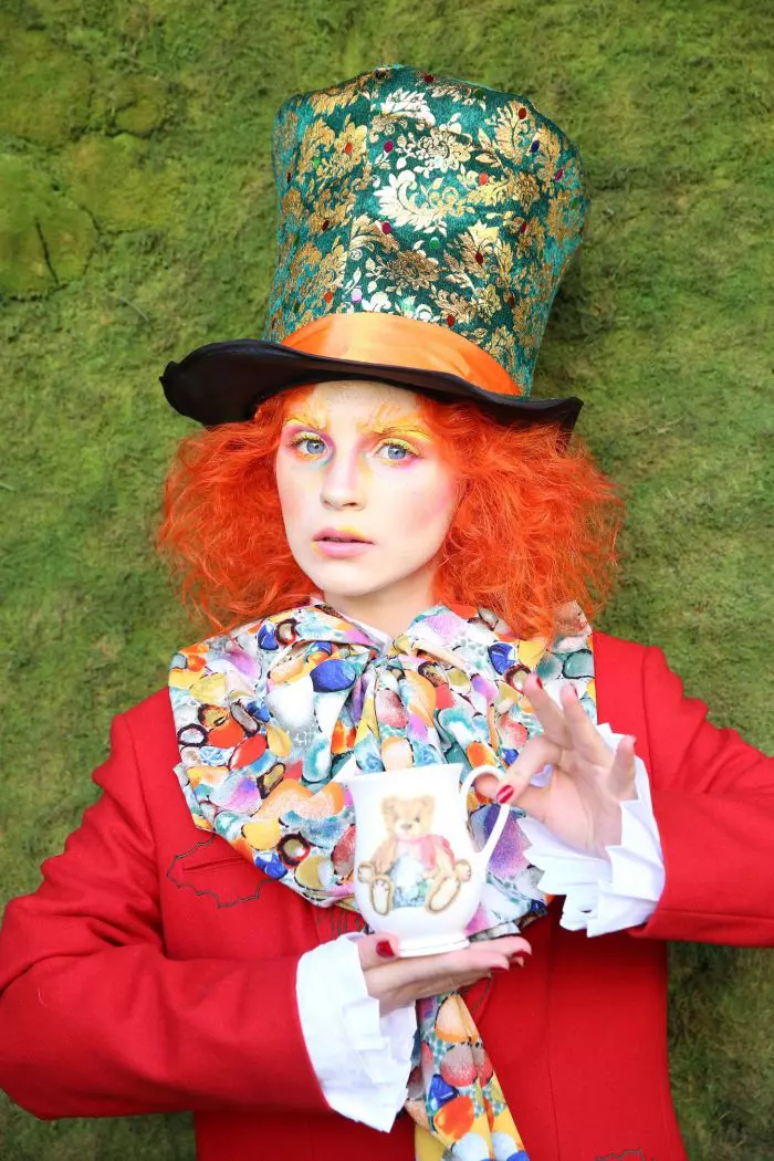 Criss Ciobănașu s-a transformat în Pălărierul Nebun