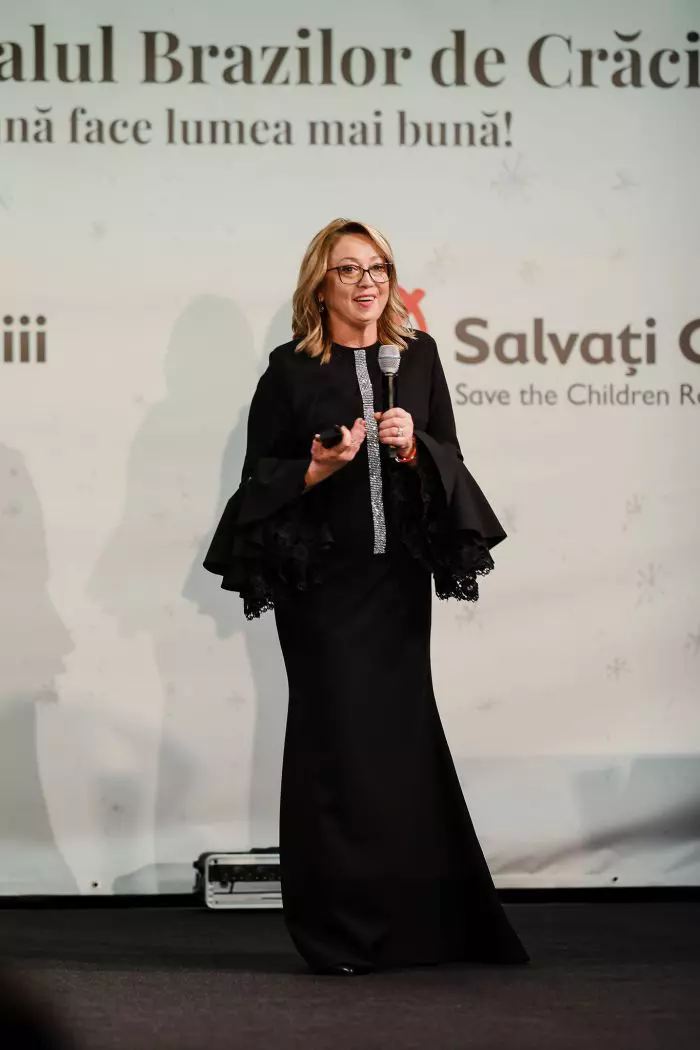 Gabriela Alexandrescu (Salvați Copiii România), rochie Carmen Ormenișan