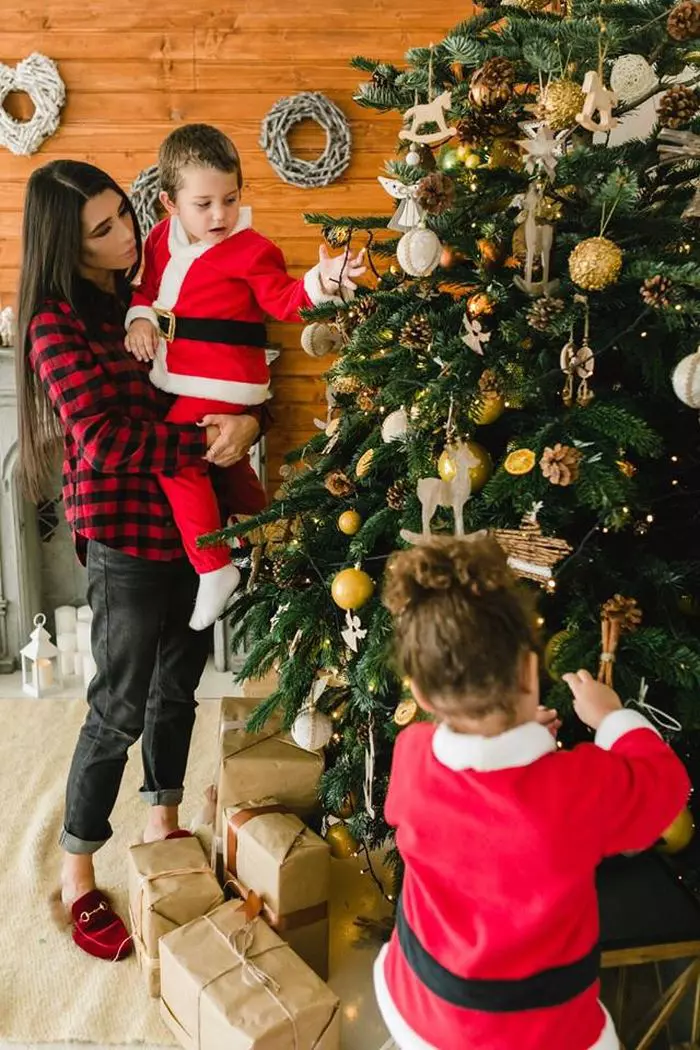 Cum se înţelege Elena Băsescu cu foştii socri