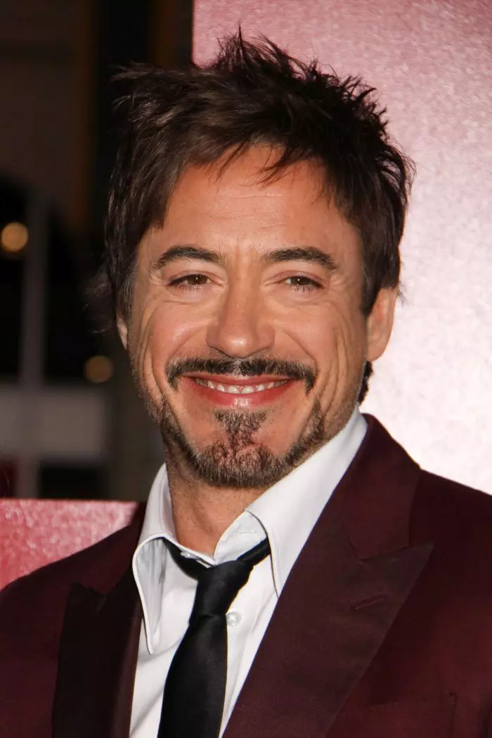 Robert Downey Junior n-a mai pus gura pe alcool de 10 ani.
