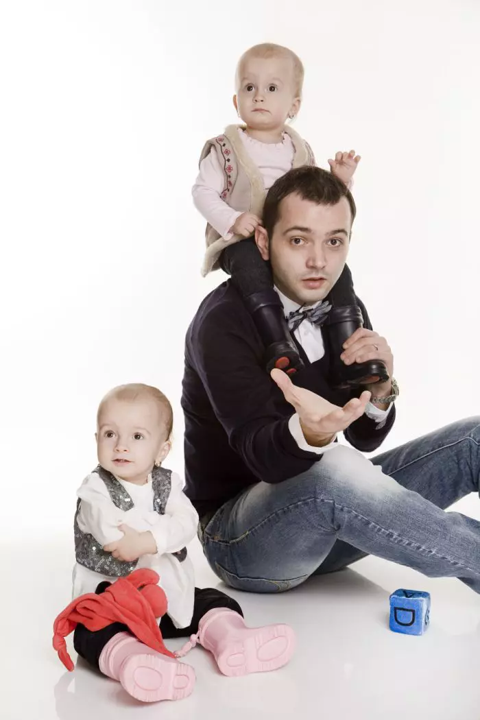 Mihai Morar și gemenele sale în 2011, pentru VIVA!