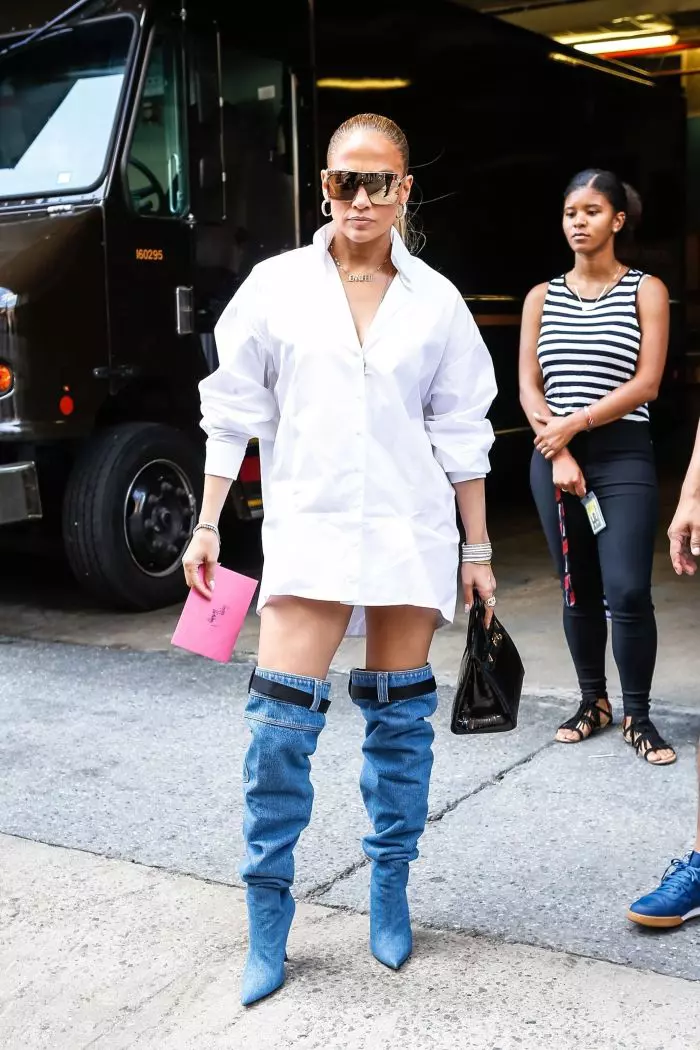 Jennifer Lopez poartă cizme de 2.000 de euro