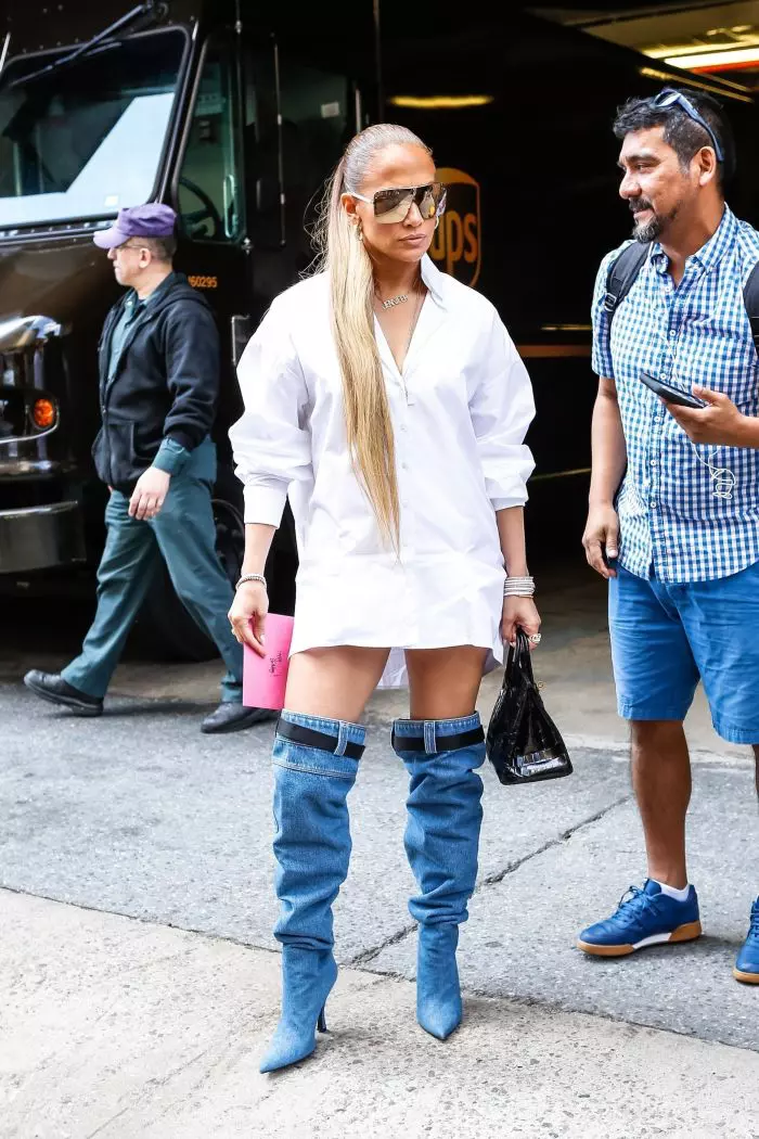 Jennifer Lopez poartă cizme de 2.000 de euro