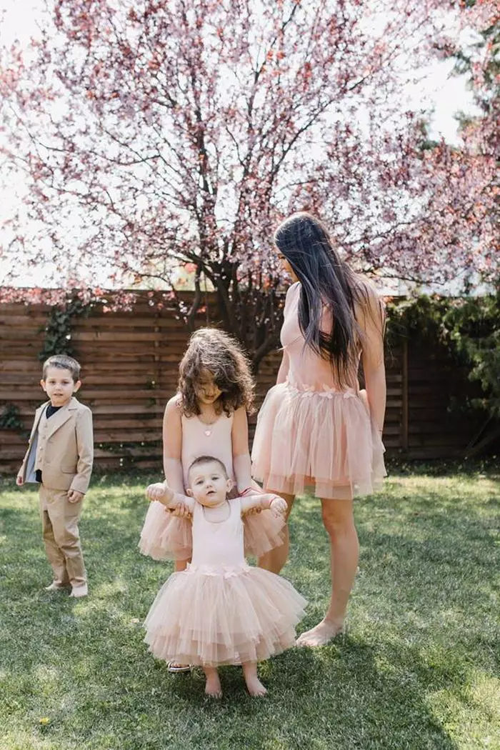 Elena Basescu si copiii