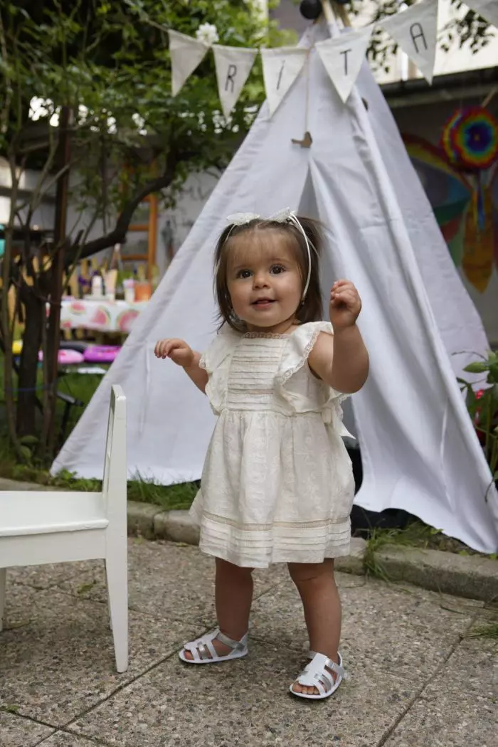 Rita, fetița Laurei Cosoi