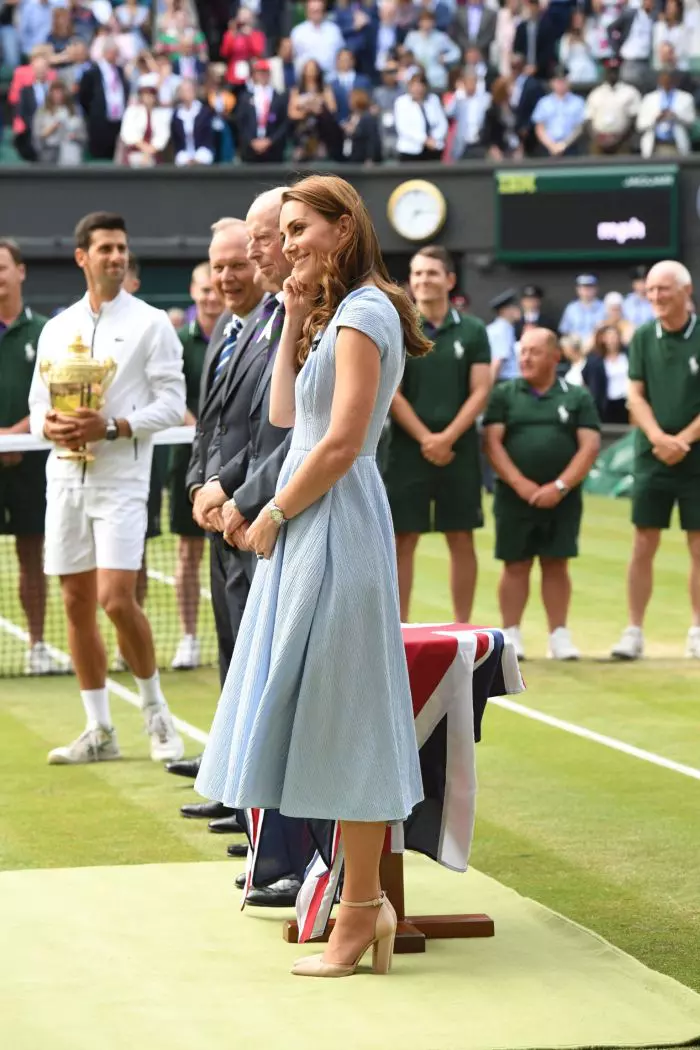 Kate Middleton a purtat pantofi de 300 de lei