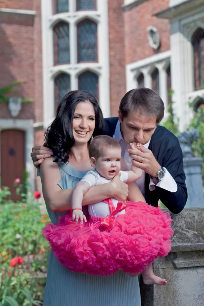 Dan Negru, soția sa și fiica lor, Dana, în 2010, pentru VIVA!