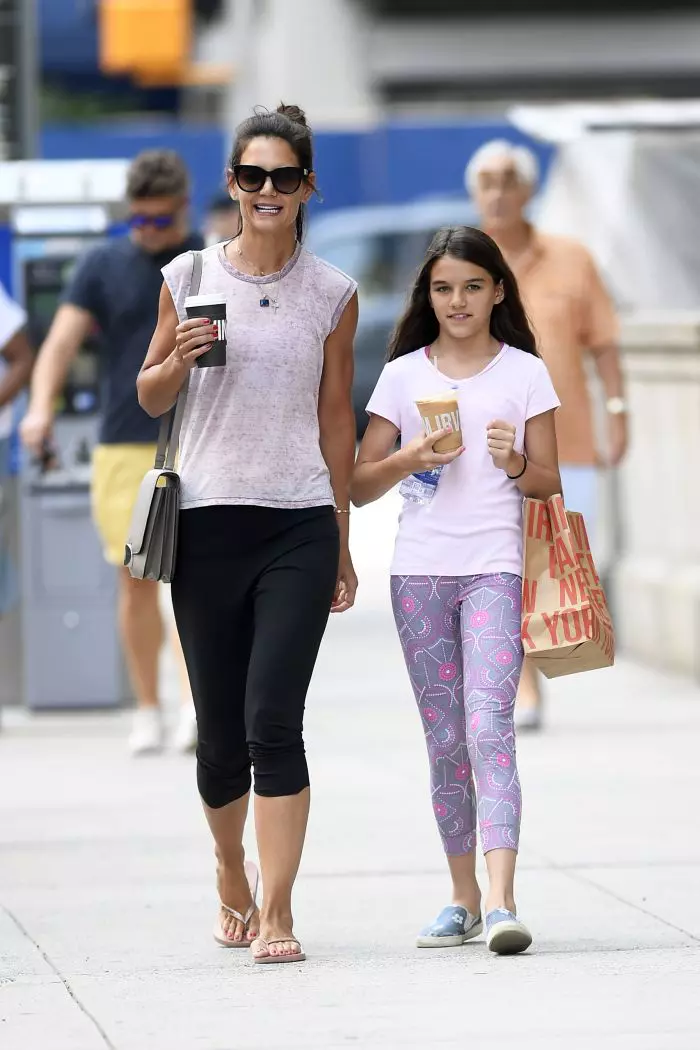 Suri și mama sa, Katie Holmes