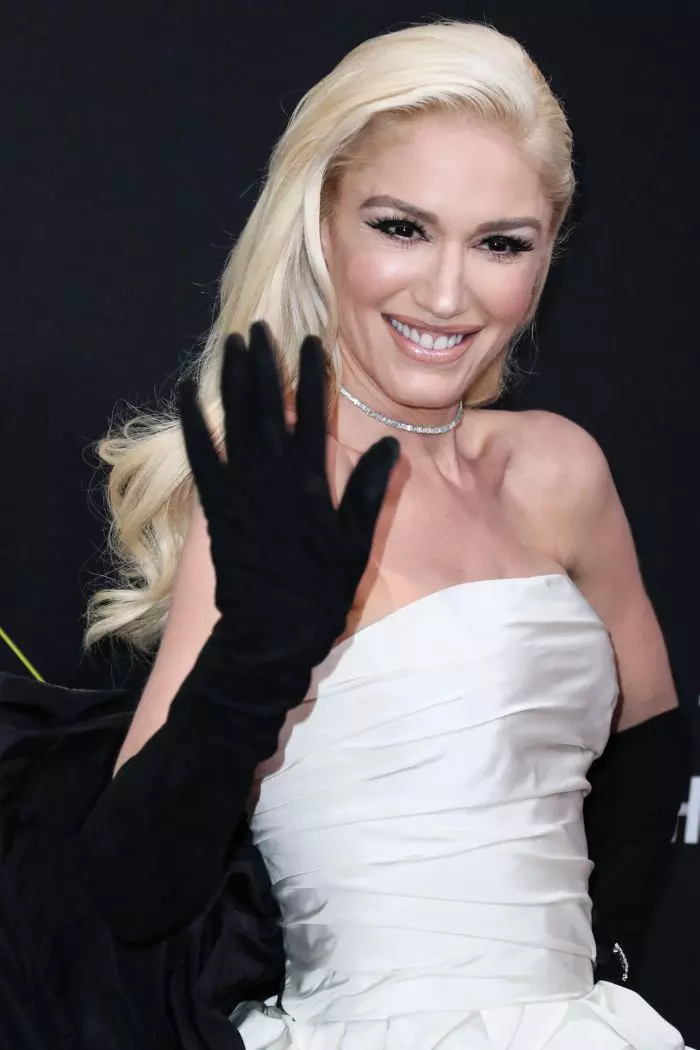 2Gwen Stefani operații estetice