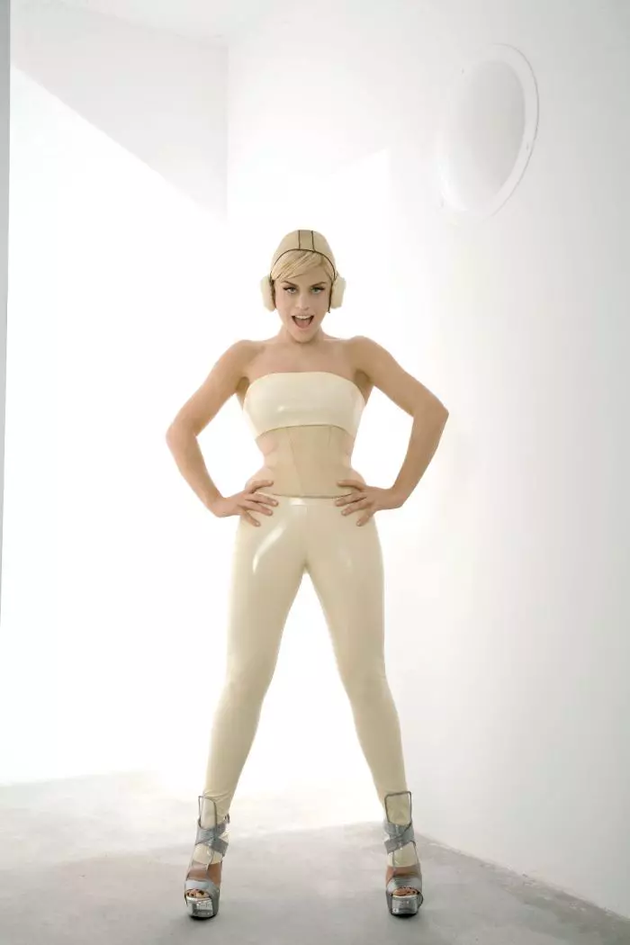 cum-arata-Loredana-Groza-fara-machiaj-4