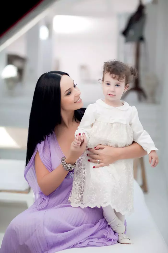 Andreea Marin și Violeta în VIVA! 2009 (1)