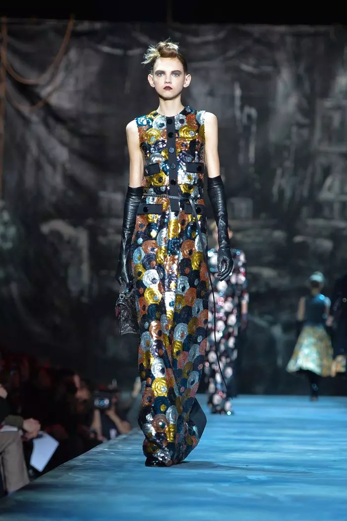 Molly Bair, la New York Fashion Week. Modelul suferă de anorexie și are un chip atât de ciudat, încât a fost poreclită "alien".