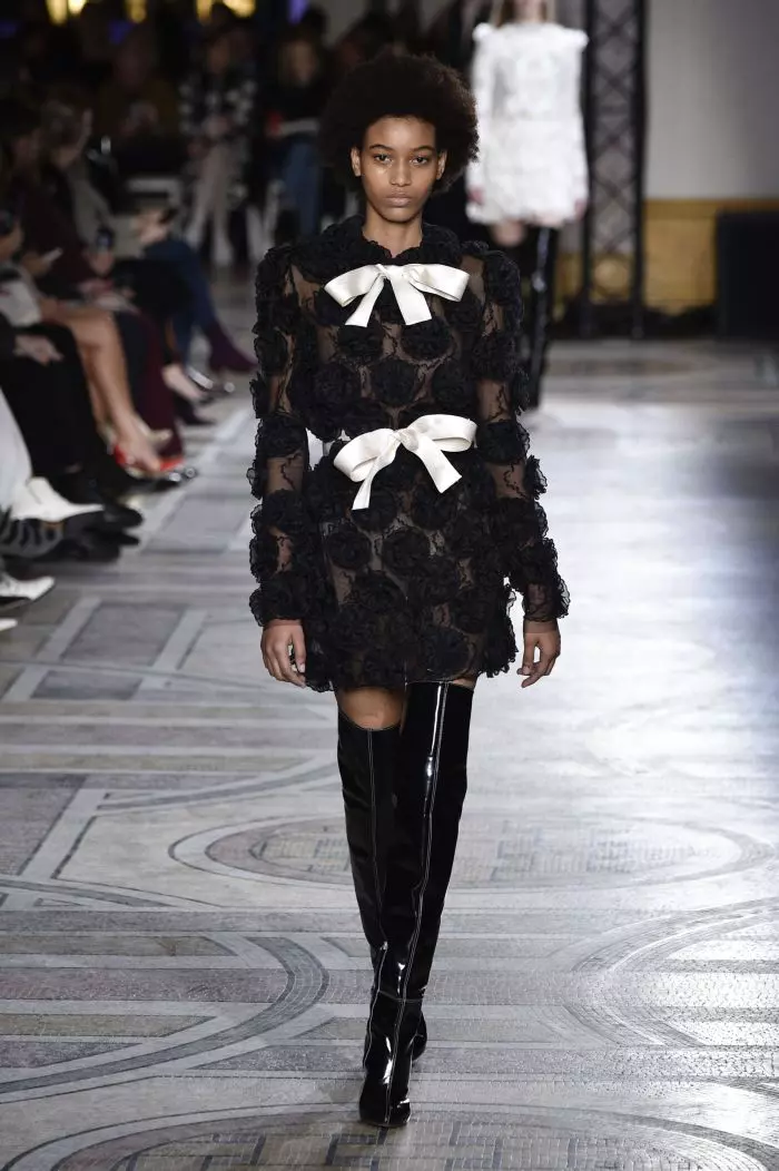 Défilé de mode Giambattista Valli Haute-Couture printemps-été 2018 à Paris