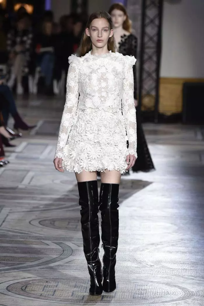 Défilé de mode Giambattista Valli Haute-Couture printemps-été 2018 à Paris