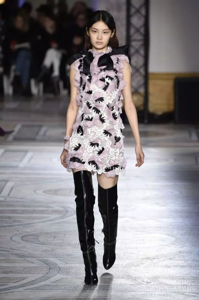 Défilé de mode Giambattista Valli Haute-Couture printemps-été 2018 à Paris