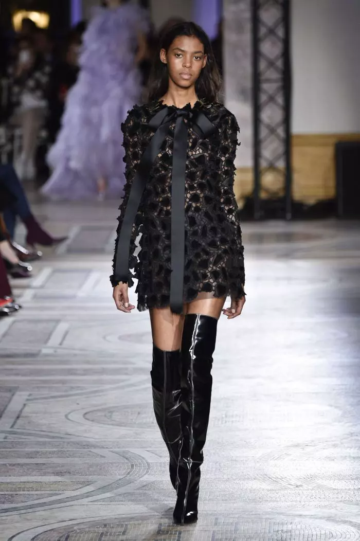 Défilé de mode Giambattista Valli Haute-Couture printemps-été 2018 à Paris