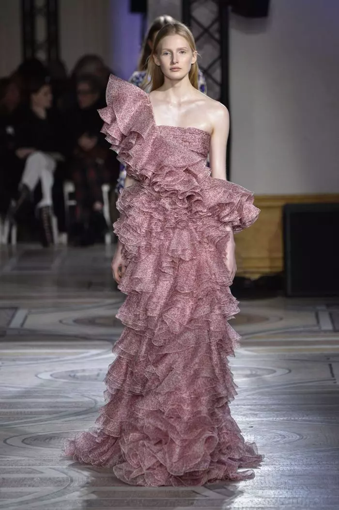 Défilé de mode Giambattista Valli Haute-Couture printemps-été 2018 à Paris