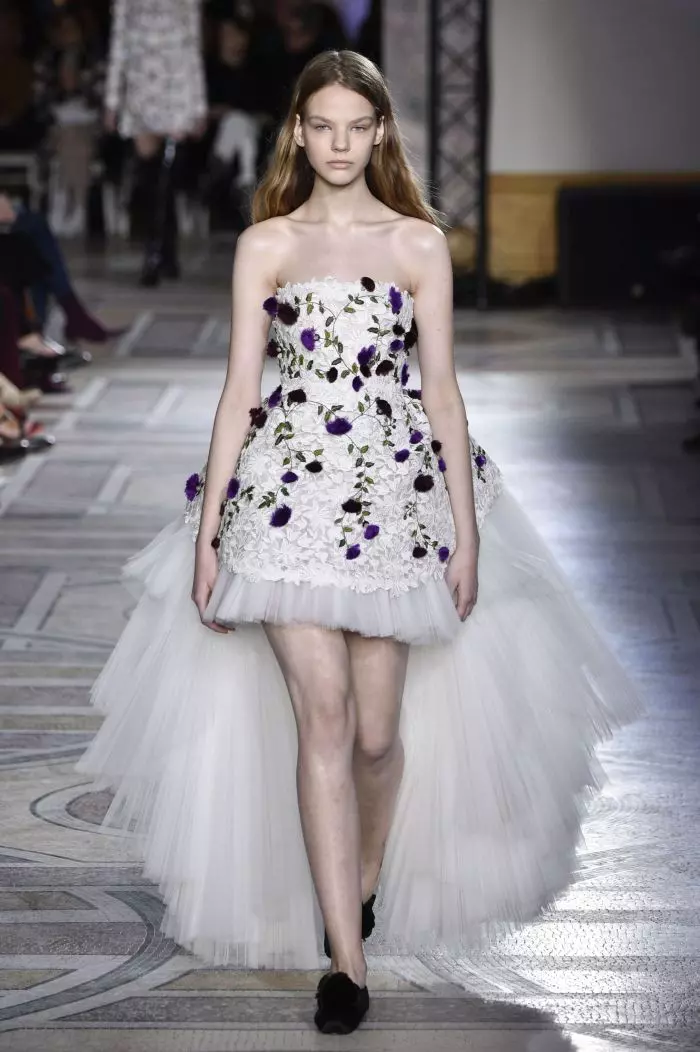 Défilé de mode Giambattista Valli Haute-Couture printemps-été 2018 à Paris