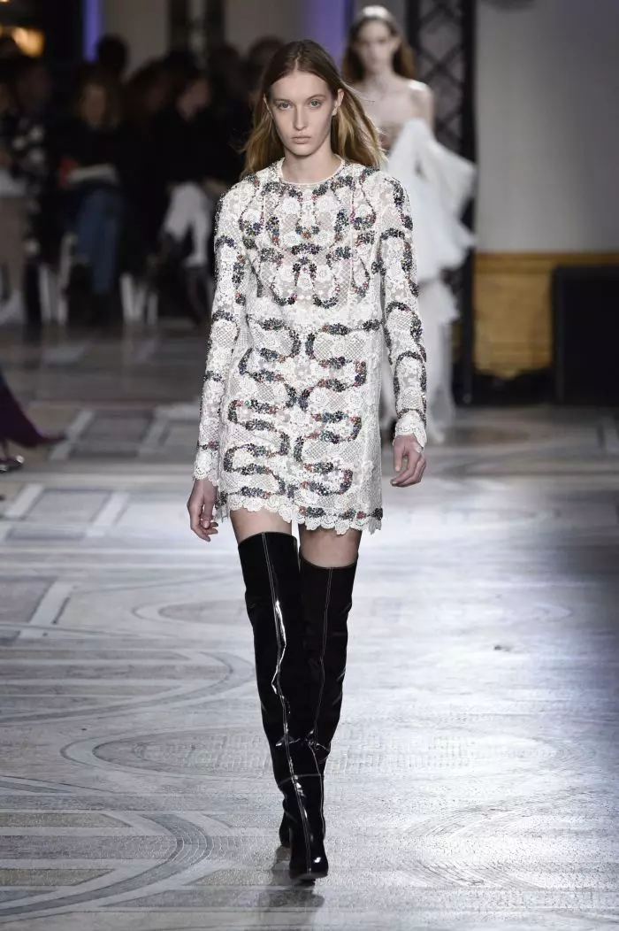 Défilé de mode Giambattista Valli Haute-Couture printemps-été 2018 à Paris