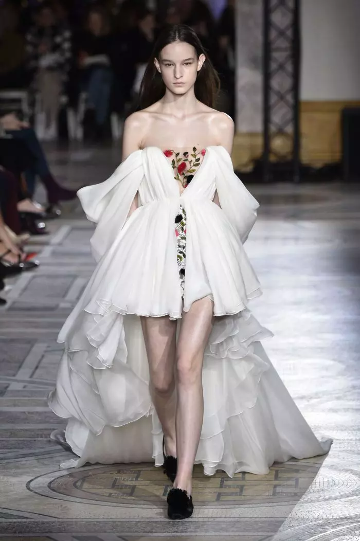 Défilé de mode Giambattista Valli Haute-Couture printemps-été 2018 à Paris