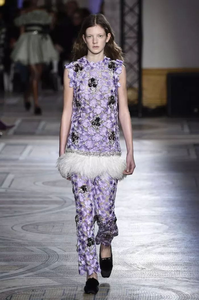 Défilé de mode Giambattista Valli Haute-Couture printemps-été 2018 à Paris