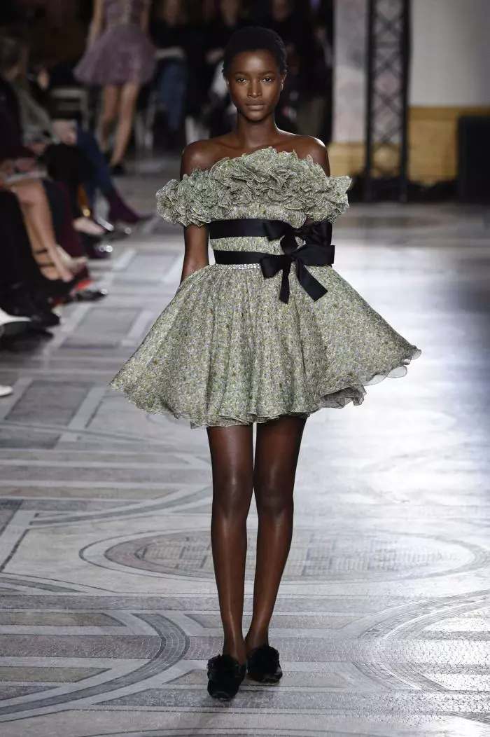 Défilé de mode Giambattista Valli Haute-Couture printemps-été 2018 à Paris