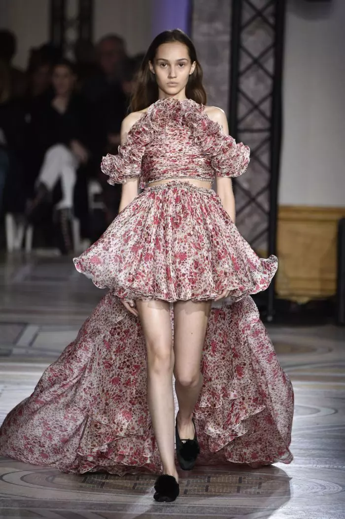 Défilé de mode Giambattista Valli Haute-Couture printemps-été 2018 à Paris