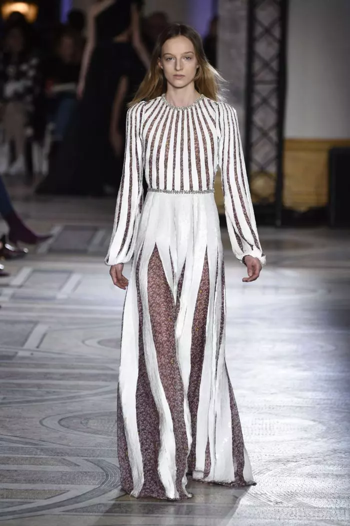 Défilé de mode Giambattista Valli Haute-Couture printemps-été 2018 à Paris
